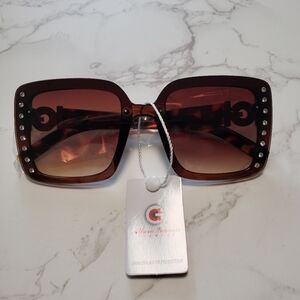 Squared Women's luxury sunglasses.